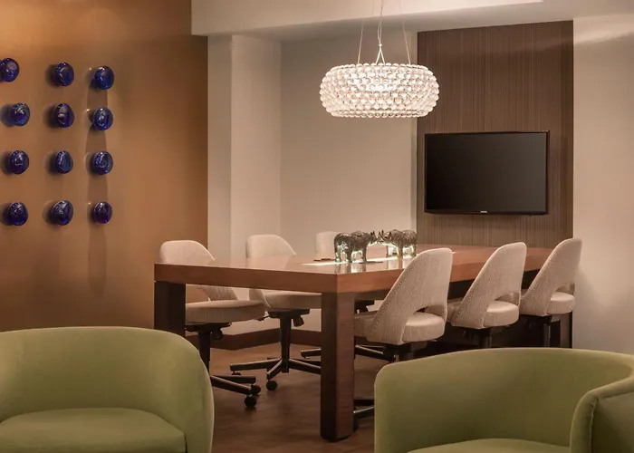 Hotel Renaissance Downtown 5*