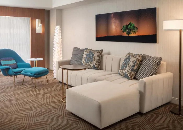 Hotel Renaissance Downtown 5*