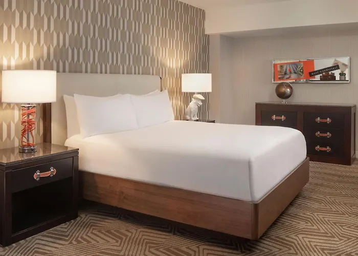 Renaissance Downtown Hotel 5*