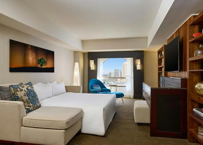 Renaissance Downtown Hotel 5*