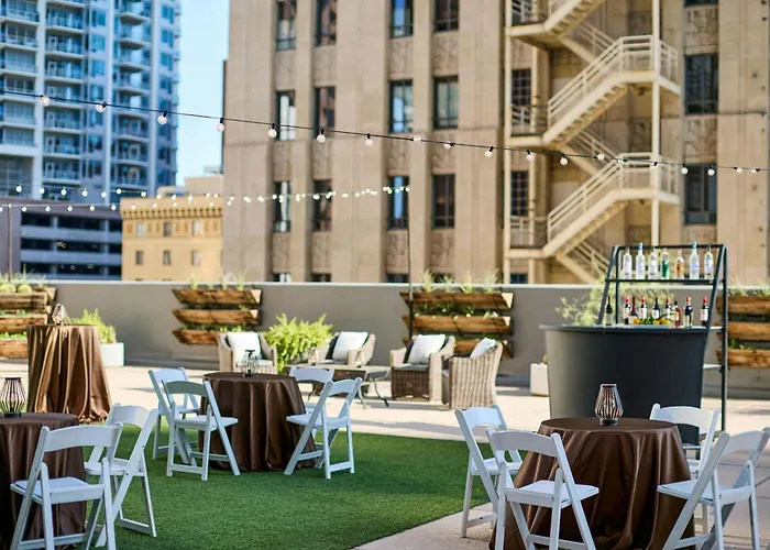 Renaissance Downtown 5*