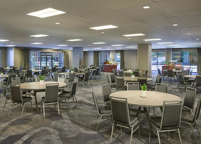 Renaissance Downtown Hotel 5*