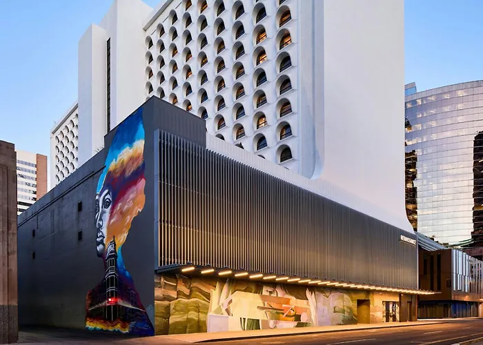 Renaissance Downtown 5*