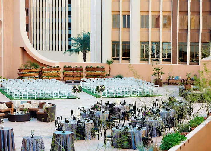 Hotel Renaissance Downtown 5*