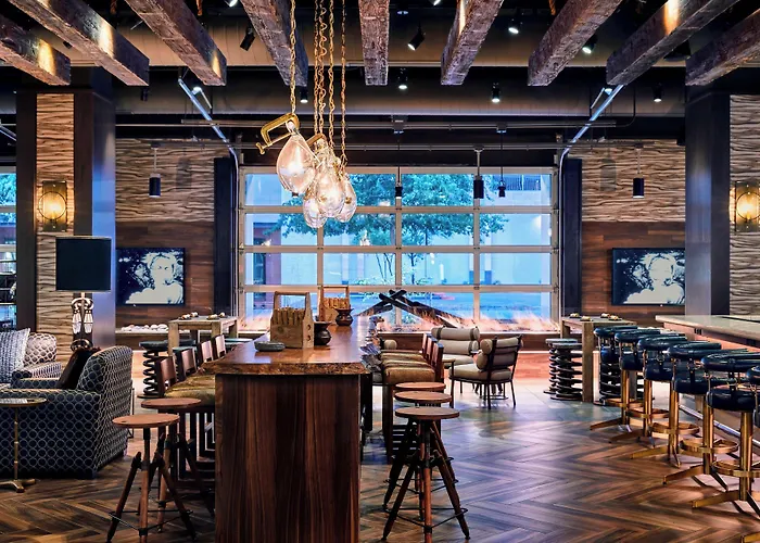 Renaissance Downtown 5*