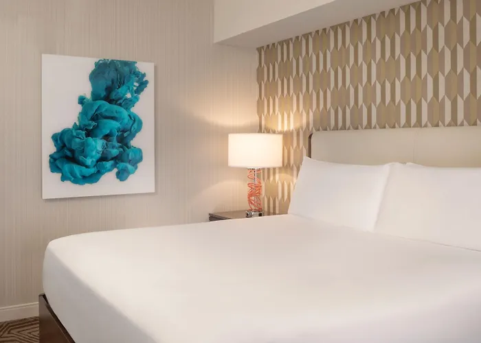 Renaissance Downtown Hotel 5*
