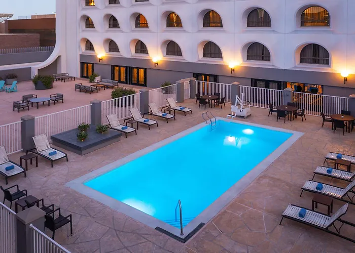 Renaissance Downtown 5*
