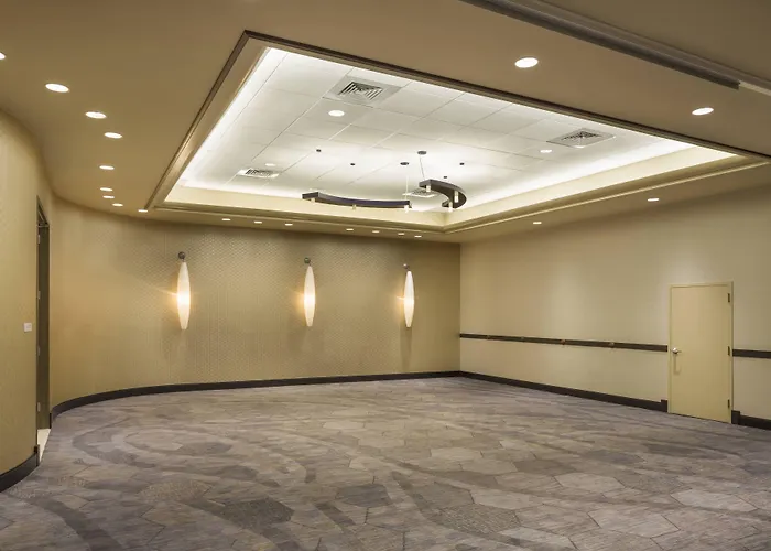 Hotel Renaissance Downtown 5*