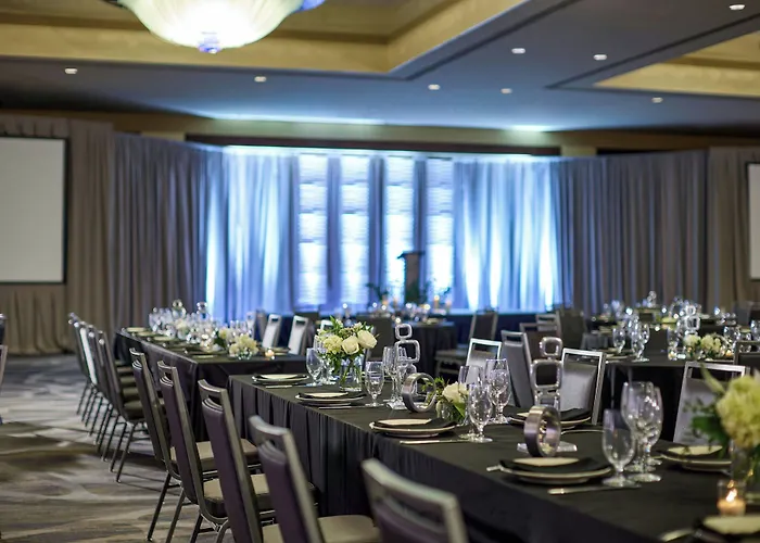 Renaissance Downtown 5*