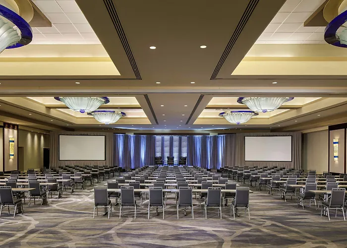 Hotel Renaissance Downtown 5*