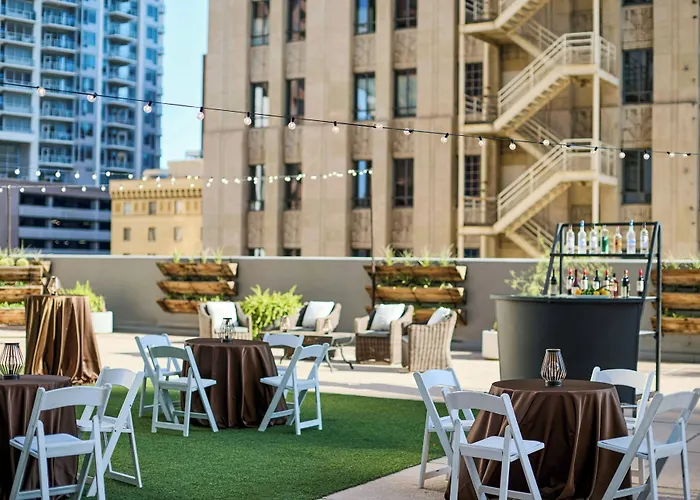 Renaissance Downtown Hotel