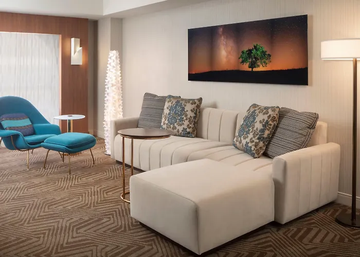 Hotel Renaissance Downtown 5*